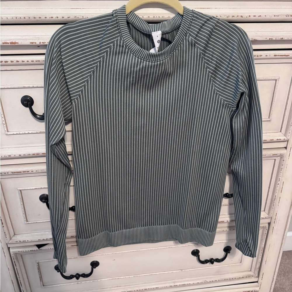 Women’s Green Striped Long-Sleeve Athletic Top